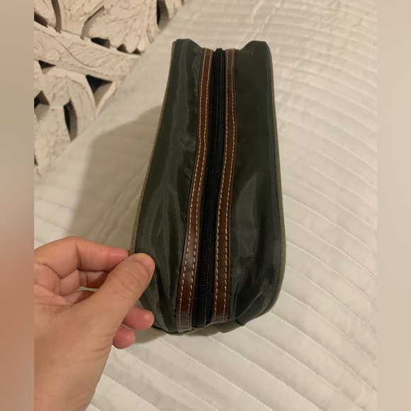 Men’s travel bag kit organizer in olive green - Picture 3 of 8